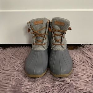 Women’s Sperry snow boots